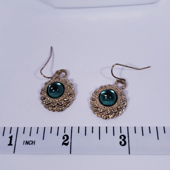 Vintage Green and Gold Necklace Earring Set - Picture 5 of 5